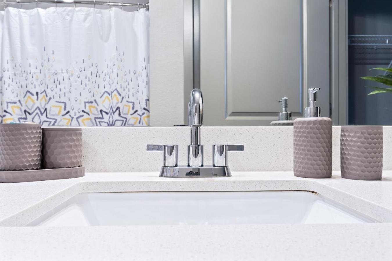 Tropicana Field 2 Bed In Dwtwn With Free Parking Apartamento São Petersburgo Exterior foto