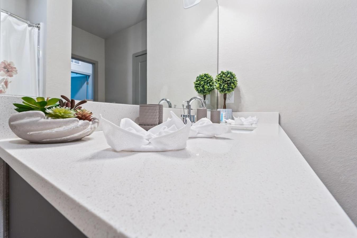 Tropicana Field 2 Bed In Dwtwn With Free Parking Apartamento São Petersburgo Exterior foto